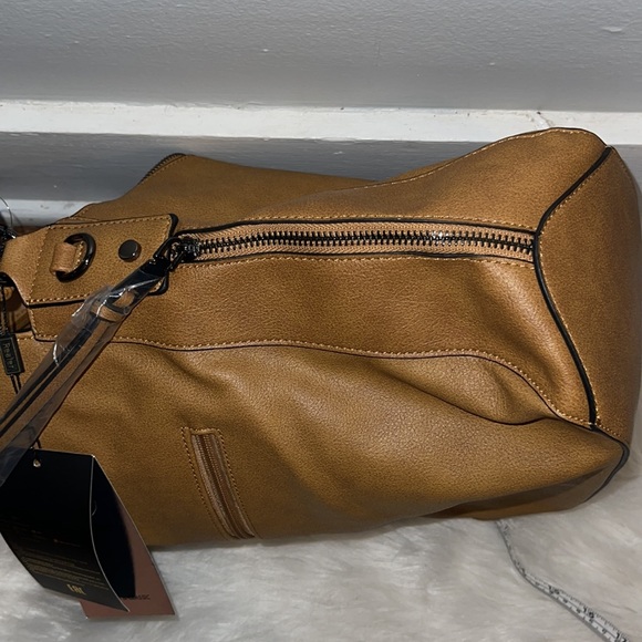 Nwt Realer cross body bag - Picture 8 of 12